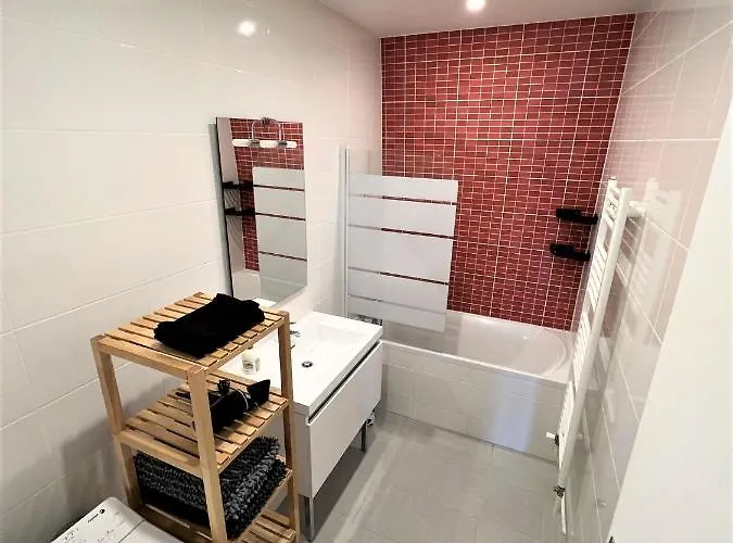 Apartment Proche Hyper-centre 6 Couchages Reims